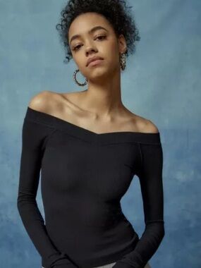 NWOT Urban Outfitters BDG Off-Shoulder Ribbed Long Sleeve Top Black XS or Medium